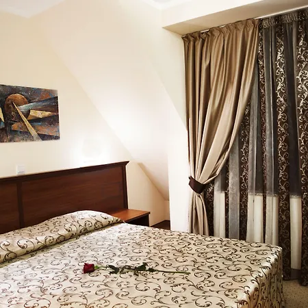 Hotel Favorit 3*