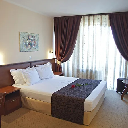 Favorit Hotel 3*
