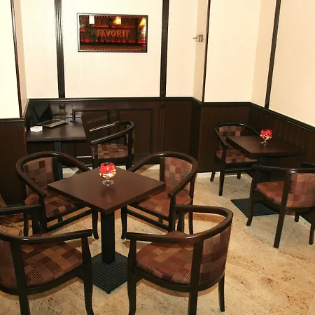 Hotel Favorit 3*