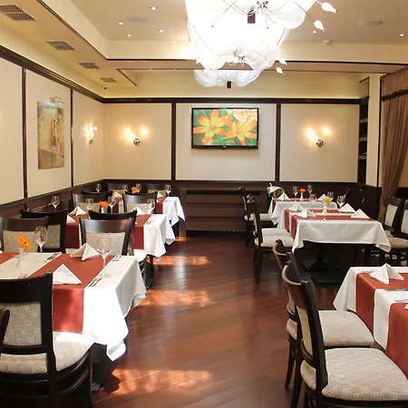 Favorit Hotel 3*