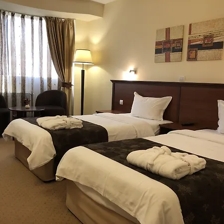 Favorit Hotel 3*