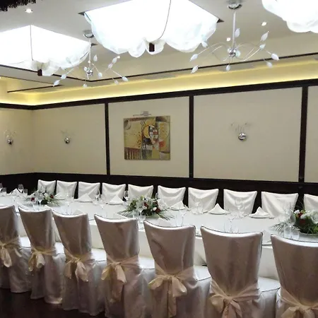 Favorit Hotel 3*