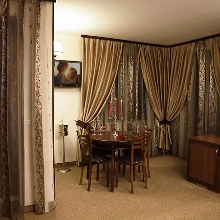 Hotel Favorit 3*