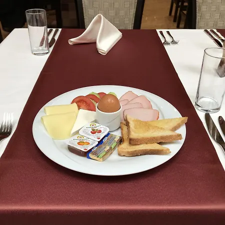 Favorit Hotel 3*